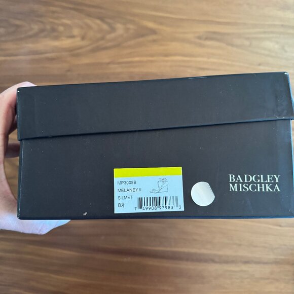 Badgley Mischka 'Melaney II' Wedge silver Sandal - Size 8.5 - Picture 10 of 10